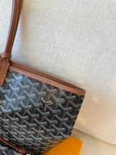 Load image into Gallery viewer, ✨CLASSIC✨2025 GOYARD Saint Louis PM Tote Bag / Black &amp; Tan
