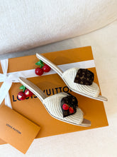 Load image into Gallery viewer, 🍒 LOUIS VUITTON LV x TM Takashi Murakami Raffia Cherry Cherie Mule / (EU) 38.5
