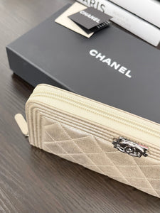 CHANEL Boy Medium Metallic Zipped Wallet in Gold