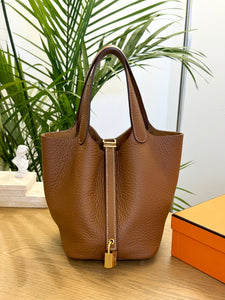 HERMES Taurillon Clemence Picotin Lock 18 PM Bucket Bag in Gold