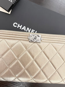 CHANEL Boy Medium Metallic Zipped Wallet in Gold