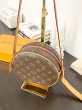 Load image into Gallery viewer, LOUIS VUITTON 2020 Monogram Boite Chapeau Souple PM Crossbody Bag
