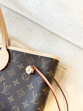 Load image into Gallery viewer, LOUIS VUITTON 2024 Monogram Neverfull MM Monogram Tote / Cherry
