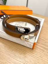 Load image into Gallery viewer, HERMES 2022 Epsom Leather Kelly 18 Belt in Gold
