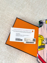 Load image into Gallery viewer, HERMÉS Silk Wow Twilly Bandeau in Gris/Rose/Vert
