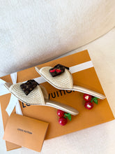 Load image into Gallery viewer, 🍒 LOUIS VUITTON LV x TM Takashi Murakami Raffia Cherry Cherie Mule / (EU) 38.5
