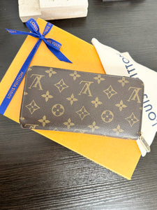 LOUIS VUITTON Limited Edition Monogram Pattern Zippy Wallet