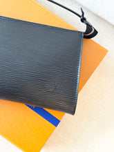 Load image into Gallery viewer, LOUIS VUITTON Epi Leather Pochette Accessoires / Black
