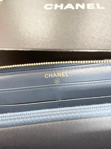 CHANEL Classic Metallic Grained Calfskin Long Zipped Wallet in Blue