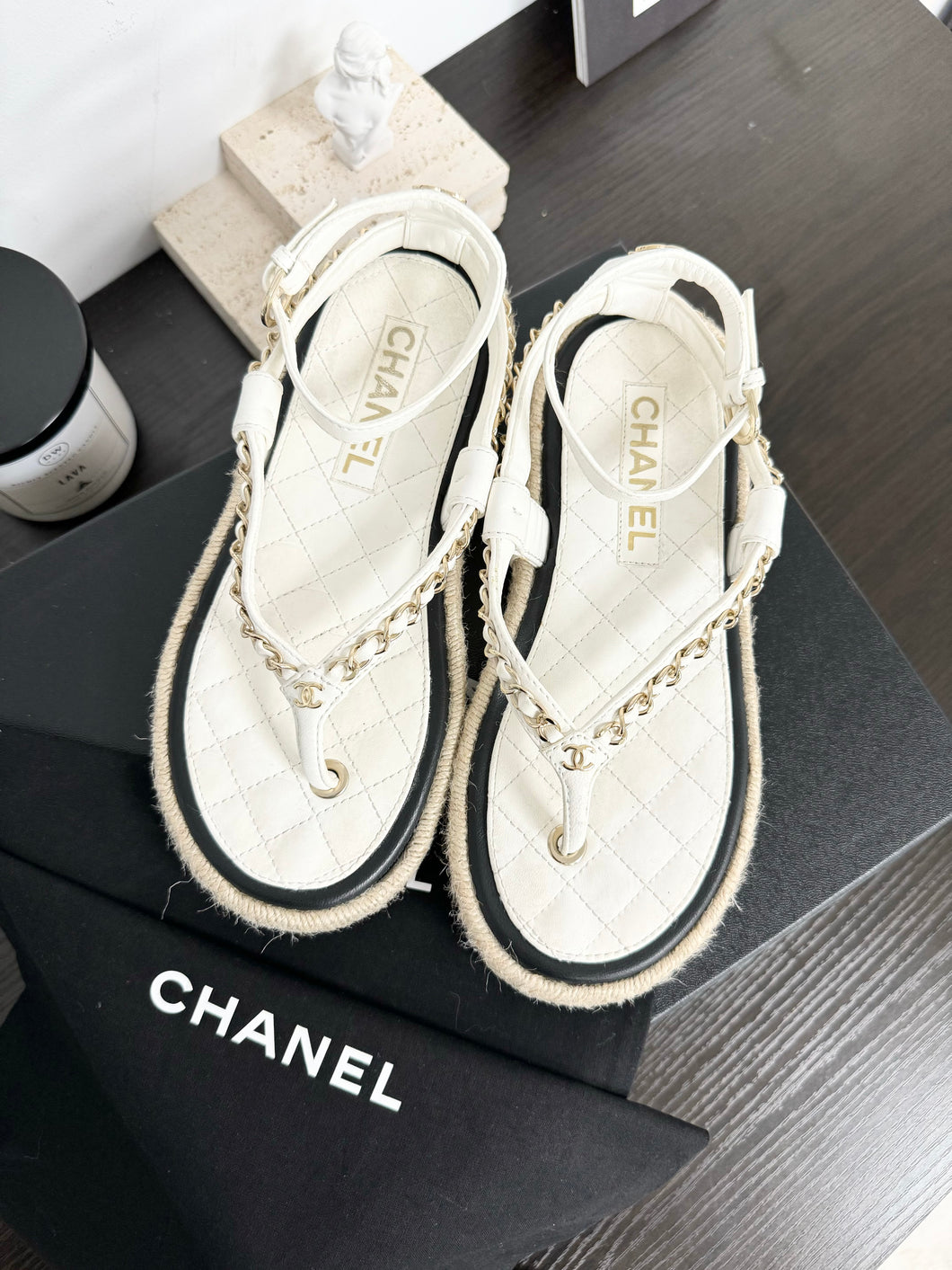 ▪️SOLD▪️CHANEL Lambskin Chain CC Thong Espadrille Sandals in White (EU36)