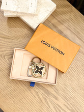 Load image into Gallery viewer, LOUIS VUITTON 2022 Puzzle Flower Monogram Keyring
