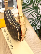 Load image into Gallery viewer, LOUIS VUITTON 2024 Monogram Croissant MM Shoulder Bag
