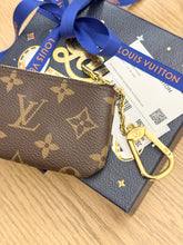 Load image into Gallery viewer, LOUIS VUITTON 2024 Monogram Cles Chain Key Pouch
