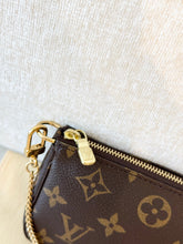 Load image into Gallery viewer, LOUIS VUITTON Monogram Canvas Mini Pochette Accessories
