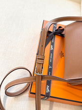 Load image into Gallery viewer, 🤎NEW! Hermès Hermesnap Wallet / Gold / Epsom / Palladium Hardware
