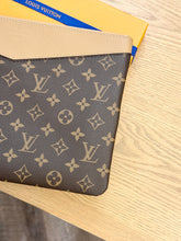 Load image into Gallery viewer, LOUIS VUITTON Monogram Canvas Daily Pouch in Sesame
