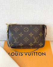 Load image into Gallery viewer, LOUIS VUITTON Monogram Canvas Mini Pochette Accessories

