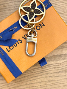 LOUIS VUITTON 2022 Puzzle Flower Monogram Keyring