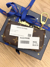 Load image into Gallery viewer, LOUIS VUITTON 2024 Monogram Cles Chain Key Pouch
