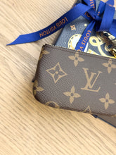 Load image into Gallery viewer, LOUIS VUITTON 2024 Monogram Cles Chain Key Pouch
