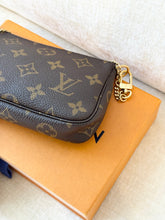 Load image into Gallery viewer, LOUIS VUITTON Monogram Canvas Mini Pochette Accessories
