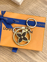 Load image into Gallery viewer, LOUIS VUITTON 2022 Puzzle Flower Monogram Keyring
