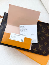 Load image into Gallery viewer, LOUIS VUITTON 2025 Neverfull MM Monogram Pochette Wristlet Pouch / Rose Beige
