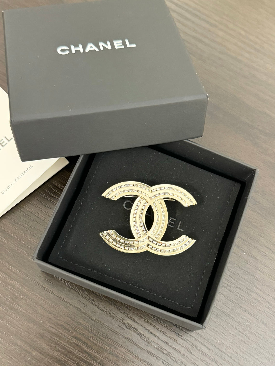 CHANEL Crystal CC Brooch - Gold