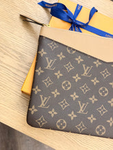 Load image into Gallery viewer, LOUIS VUITTON Monogram Canvas Daily Pouch in Sesame
