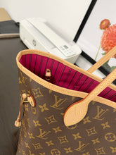 Load image into Gallery viewer, LOUIS VUITTON 2022 Monogram Neverfull MM Tote in Pivoine Pink
