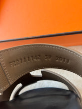 Load image into Gallery viewer, Hermes Women’s Epsom Calfskin Chypre Sandals / Étoupe / (EU)39
