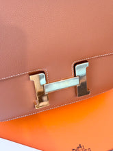 Load image into Gallery viewer, ✨TIMELESS✨Hermès Constance 24 Gold / Evercolor / Gold Hardware
