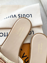 Load image into Gallery viewer, LOUIS VUITTON LV x TM Takashi Murakami Raffia Cherry Lily Flat Mule / EU38
