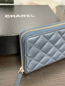 CHANEL Classic Metallic Grained Calfskin Long Zipped Wallet in Blue