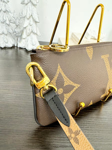 LOUIS VUITTON 2020 Monogram Giant Rectangular Wristlet Pouch