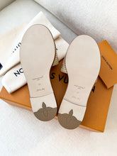 Load image into Gallery viewer, LOUIS VUITTON LV x TM Takashi Murakami Raffia Cherry Lily Flat Mule / EU38
