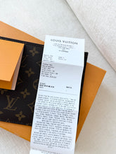 Load image into Gallery viewer, LOUIS VUITTON 2025 Neverfull MM Monogram Pochette Wristlet Pouch / Rose Beige

