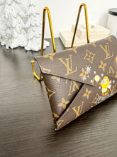 Load image into Gallery viewer, LOUIS VUITTON 2023 Limited Edition Kirigami Pochette Monogram Vivienne - Medium
