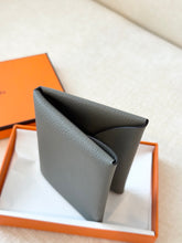 Load image into Gallery viewer, HERMES 2024 Calvi Duo Compact Card Holder in Gris Meyer / Evercolor
