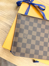 Load image into Gallery viewer, LOUIS VUITTON Neverfull MM Damier Ebene Pochette Wristlet Pouch in Cherry
