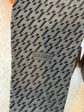 Load image into Gallery viewer, Hermes Women’s Epsom Calfskin Chypre Sandals / Étoupe / (EU)39
