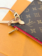 Load image into Gallery viewer, LOUIS VUITTON 2024 Neverfull MM Monogram Pochette Wristlet Pouch / Cherry

