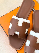 Load image into Gallery viewer, ✨ICONIC✨Hermes Women’s Calfskin Oran Sandals / Gold / (EU)38.5

