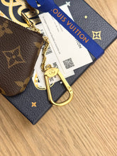 Load image into Gallery viewer, LOUIS VUITTON 2024 Monogram Cles Chain Key Pouch
