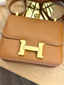 HERMES Constance 24 Evercolor Leather Shoulder Bag in Gold