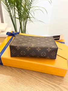 LOUIS VUITTON 2024 Monogram Canvas Toiletry Pouch 19