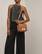 Load image into Gallery viewer, HERMES Constance 24 Evercolor Leather Shoulder Bag in Gold
