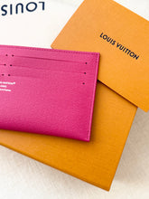 Load image into Gallery viewer, LOUIS VUITTON 2025 Canvas Credit Card Holder / Pondichery Pink
