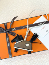 Load image into Gallery viewer, ✨NEW✨ Hermès 2025 Rodeo Robeo Coeur PM Bag Charm - Noir/Craie/Etoupe/Noir
