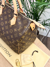 Load image into Gallery viewer, LOUIS VUITTON Monogram Speedy 30 Satchel Bag

